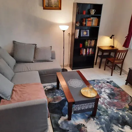 Istvan Vendeghaz アパート